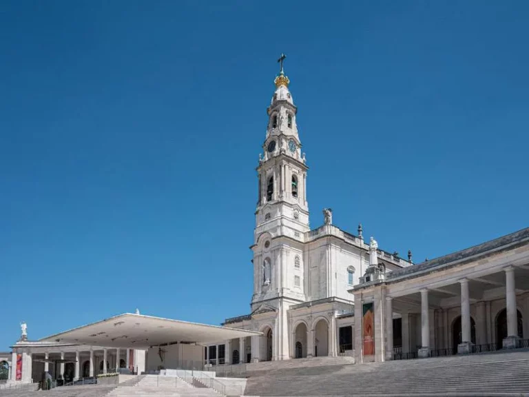 Santuario de Nuestra Señora del Rosario de Fátima. Crédito: pexels-karabo.