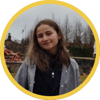 una fotografía de Valentina Bernal, clienta colombiana que adquirió los servicios de la agencia de viajes G-travel. Recibió asesoría para el proceso de Visado de Colombia al Reino Unido, además de apoyo en Madrid.