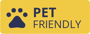 un sello de color amarillo que dice "pet friendly" con un icono de huella de un perro.